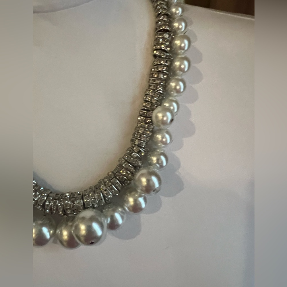 Cache’ statement pearls Necklace - Picture 4 of 9